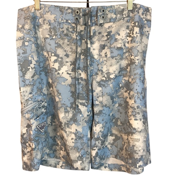 Columbia PFG Omni Shield 38 W 11 Inseam Swim Trunks Blue Fishing Camo with Tool - Picture 2 of 7